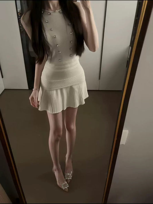 [Ancient atmosphere] Slim and thin round neck sleeveless breasted design vest top pleated knitted skirt