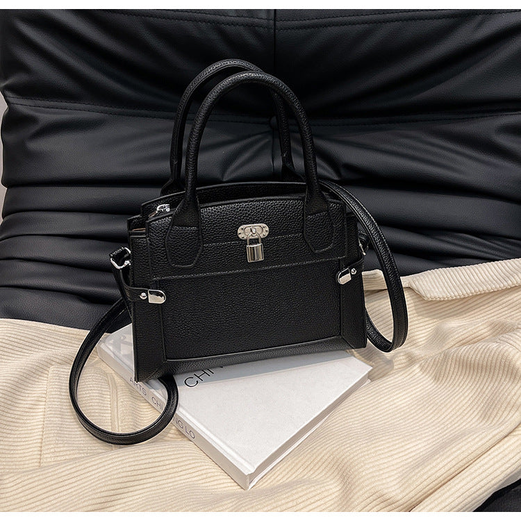 MAOXIANGSHOP 2025 spring new portable small square bag fashionable and popular versatile shoulder bag simple versatile ins messenger bag bag