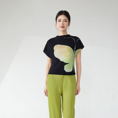 Hot-selling summer clothes women's new tops, loose design t-shirts, pleated short-sleeved T-shirts, one piece will be sent on behalf of others.