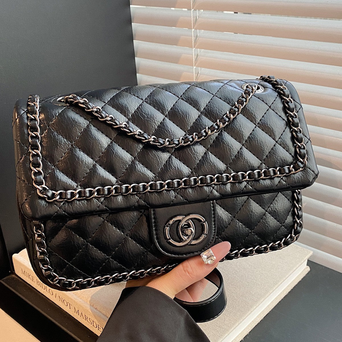 2025 Shoulder bag women's new fashion light luxury small square bag versatile diamond underarm bag women's high-end chain messenger bag