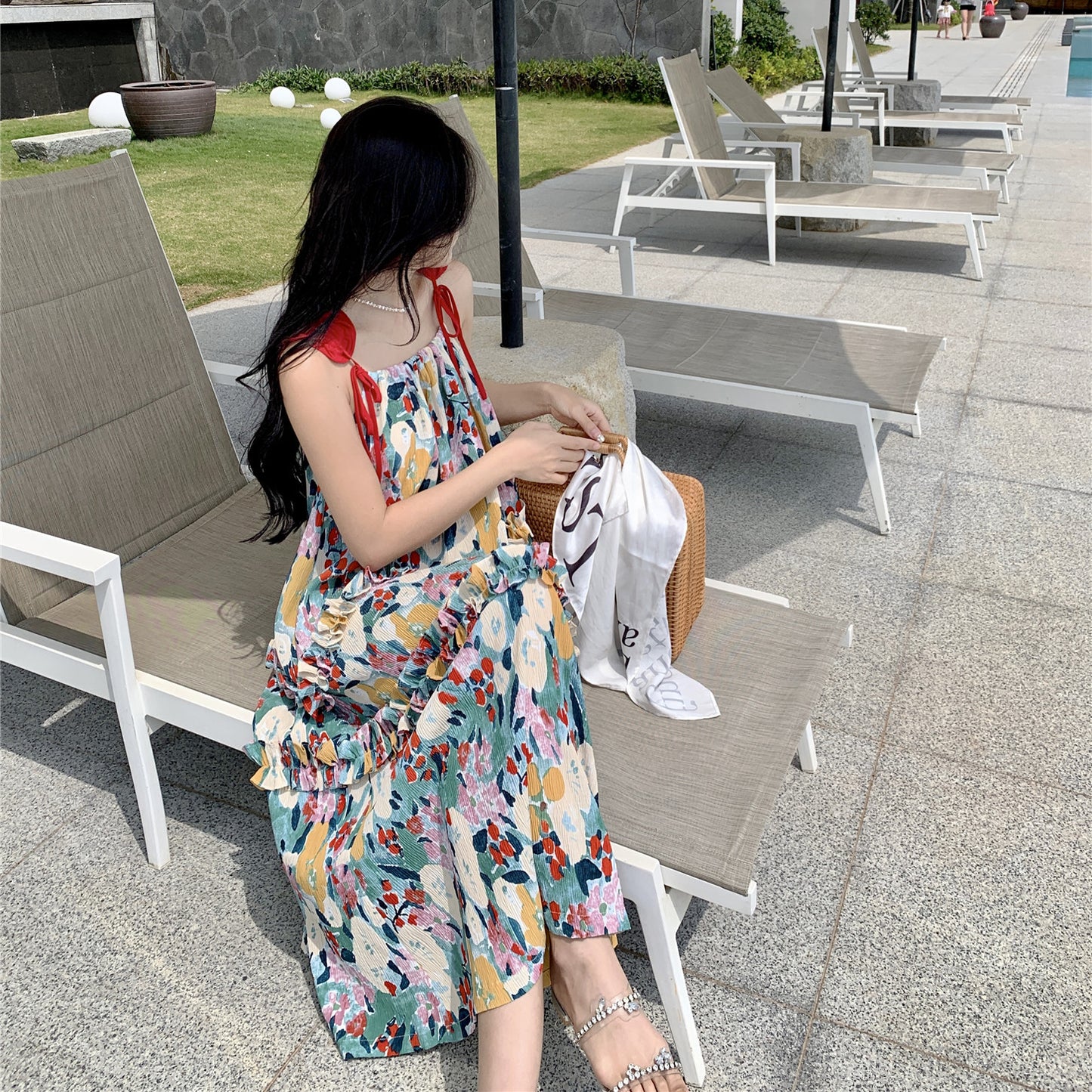 2025 Summer Sanya seaside vacation loose and thin medium and long floral dress women's design sense niche a-word long dress