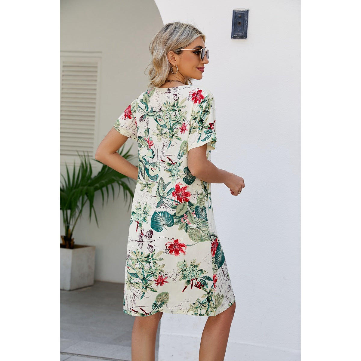 MAOXIANGSHOP 2025The real new product is 2025 New wish short-sleeved printed women's clothing round neck retro floral women's dress in stock.