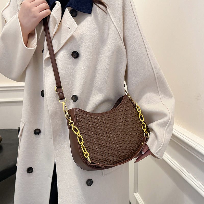 2025 Shoulder bag New woven chain Underarm bag Autumn and winter women's high-end messenger bag Casual daily commuter women's bag