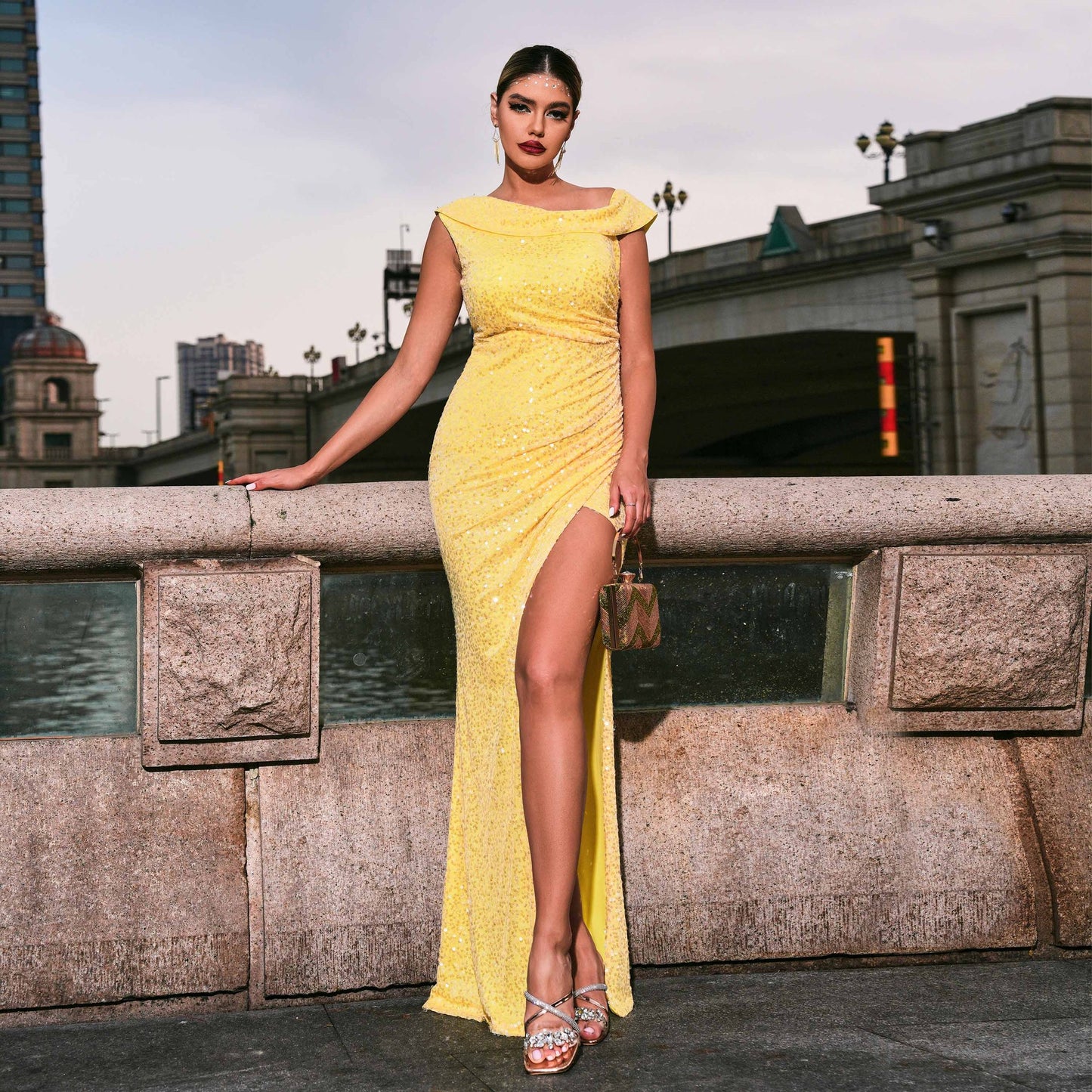 2025 temperament chest wrapping sexy long sequined sleeveless crew neck banquet evening dress bridesmaid dress women