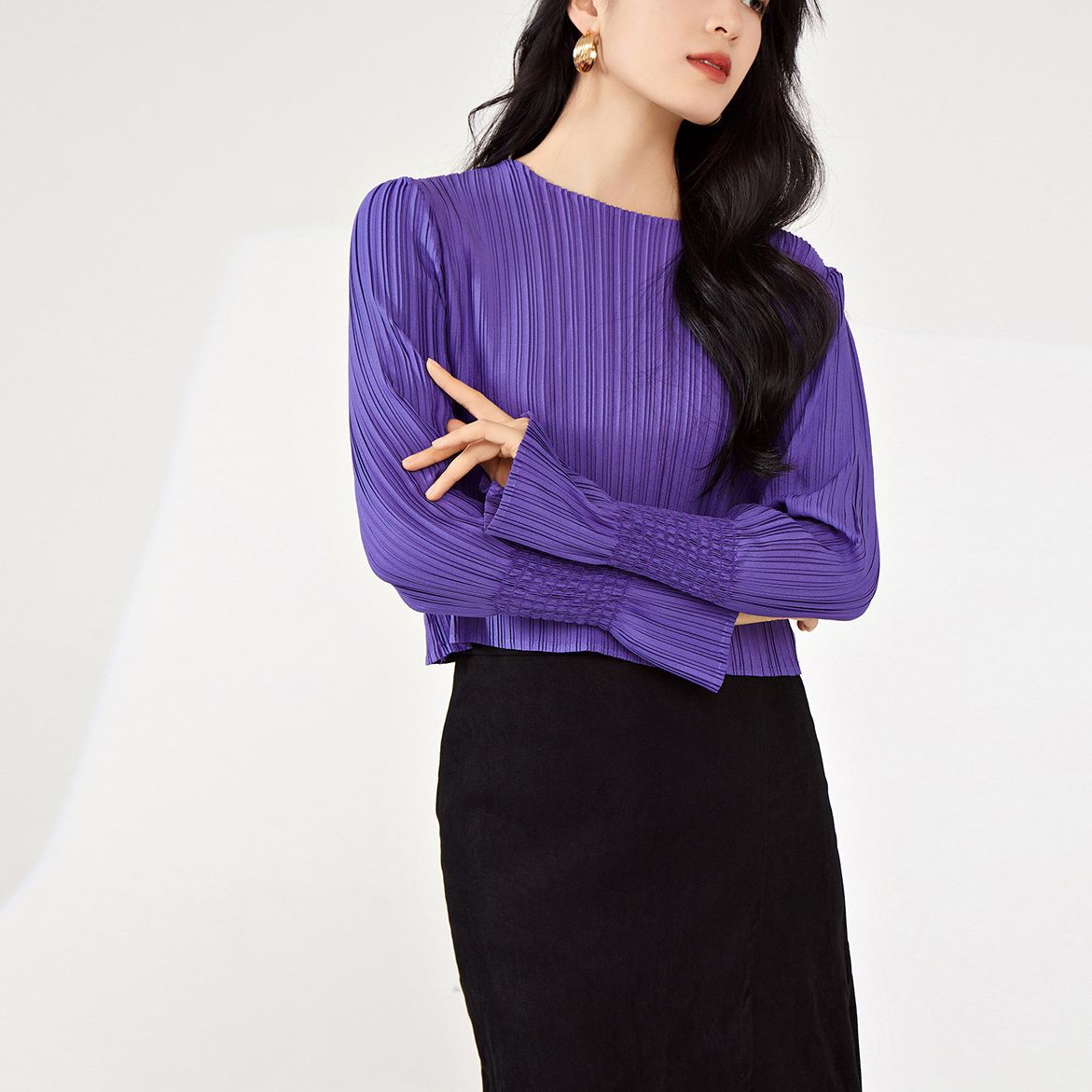 2025 Pleated top autumn new women's texture bottoming shirt women's design short long-sleeved T-shirt slim and thin