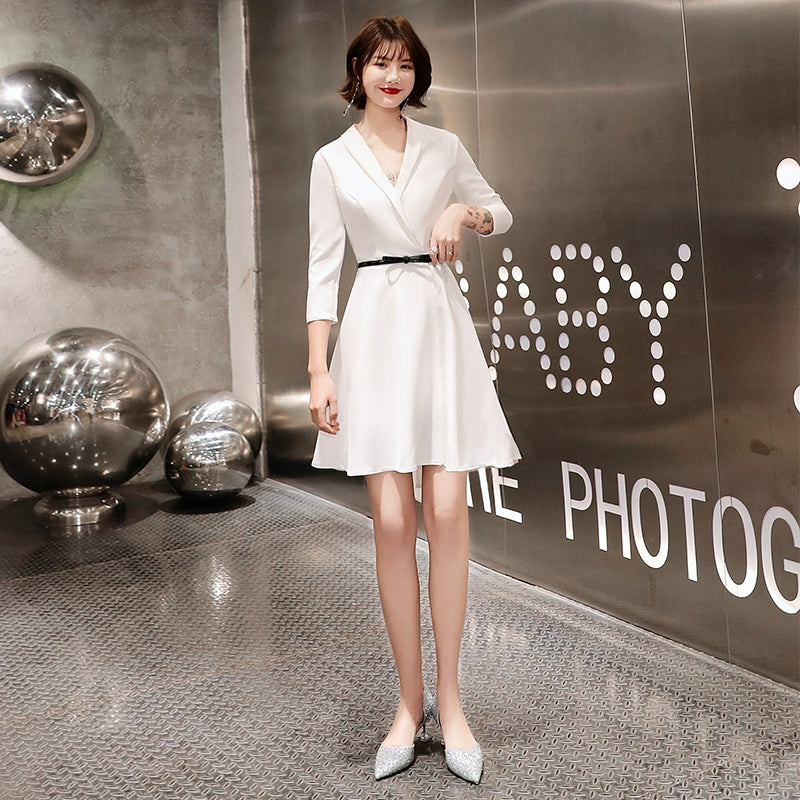 White evening dress, female banquet temperament, usually can wear short small dress, simple and generous host