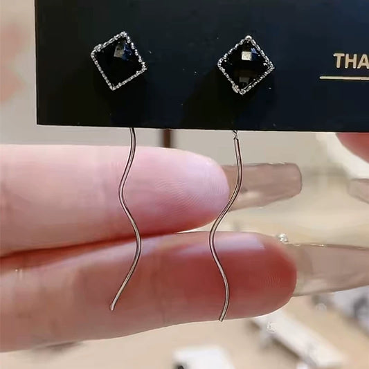 Light luxury high-end black square wavy earrings women's simple and versatile earrings Korean version temperament round face thin earrings