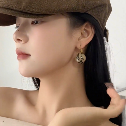 Light luxury retro Maillard contrasting color leopard print ball earrings niche design  ear buckle personalized versatile earrings
