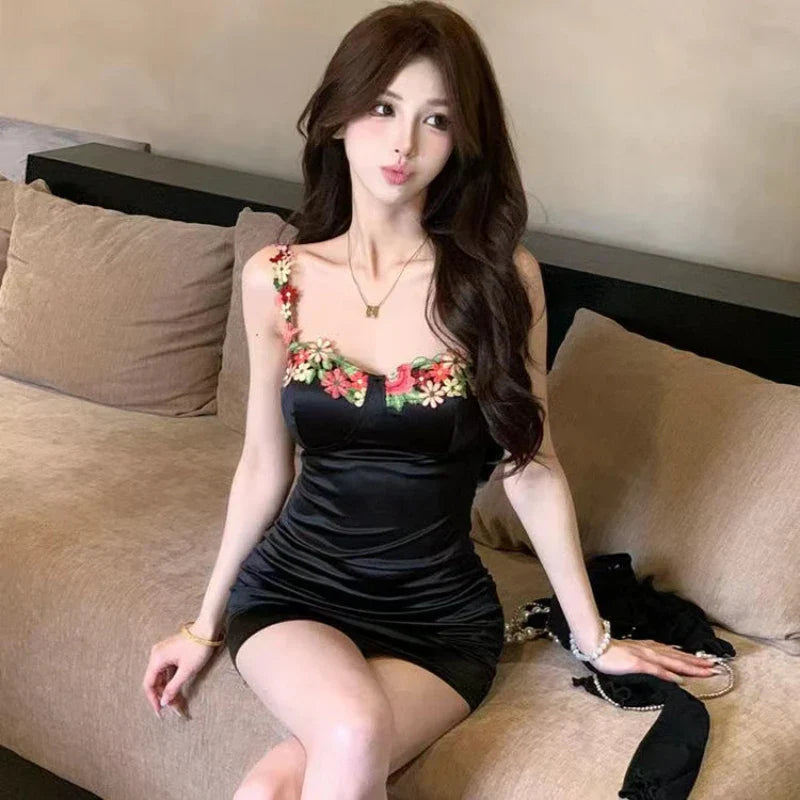 2024 Spring and Summer Pure Desire French Sexy Hot Girl Waist Vacation Suspender Dress Female Design Slimming Short Long Skirt