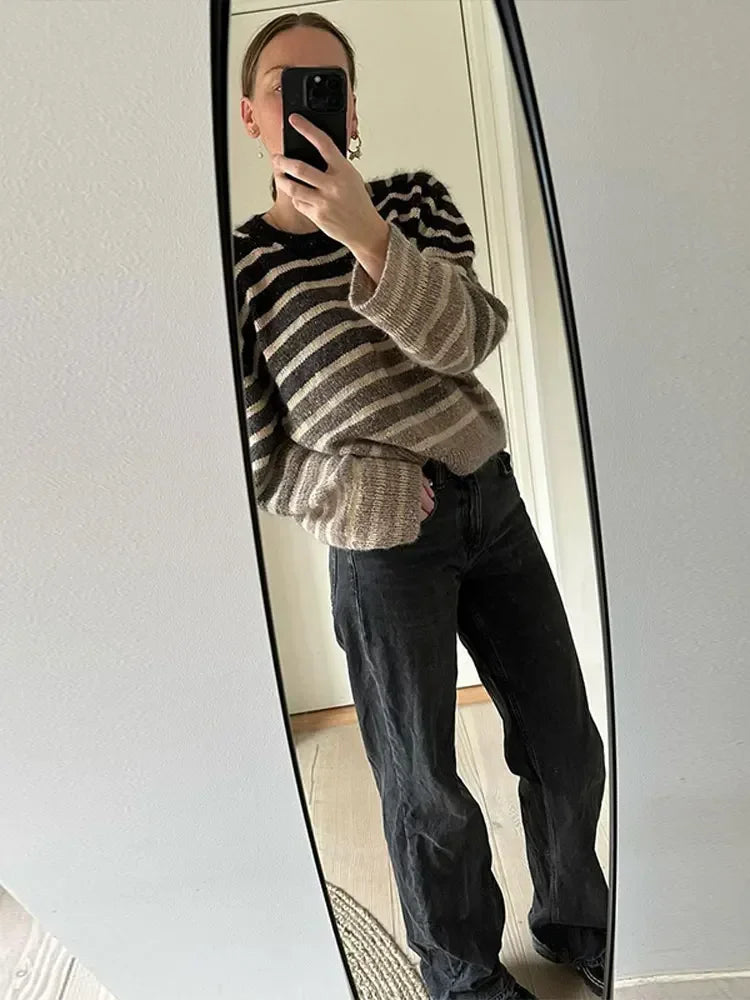 maoxiangshop  -  Women Fashion Gradient Striped Knitted Pullover Casual Round Neck Long Sleeves Loose Sweater Autumn Female Commuting Jumper